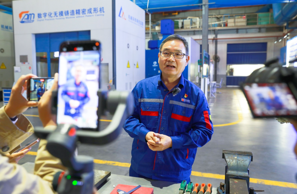 主流媒体集体采访池昭就 解码大国工匠硬核实力