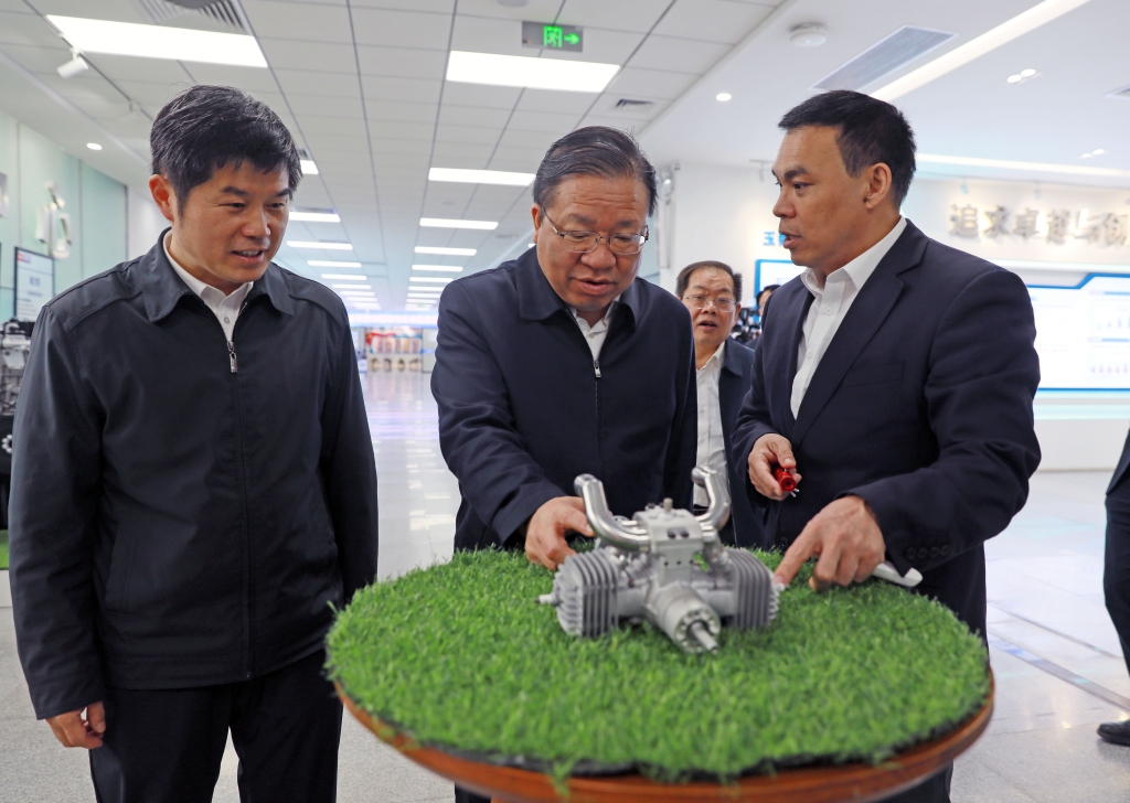自治区政府党组成员、自治区国资委党委书记秦如培到玉柴调研
