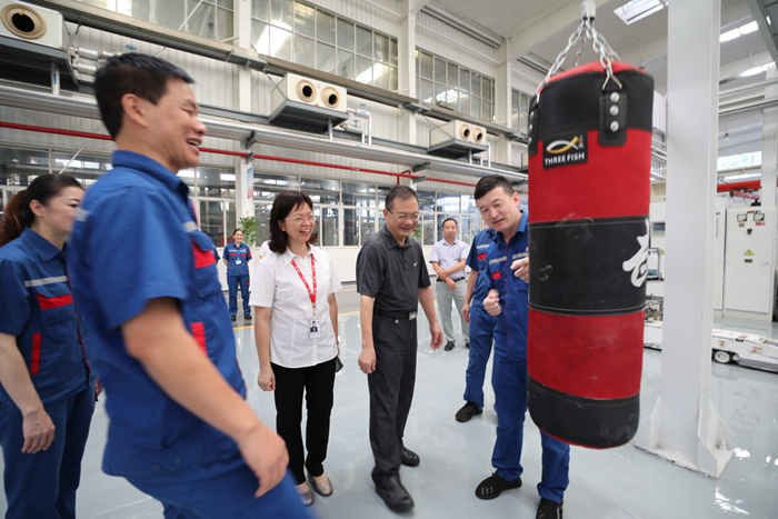 集团工会：把实事好事办到职工心坎上
