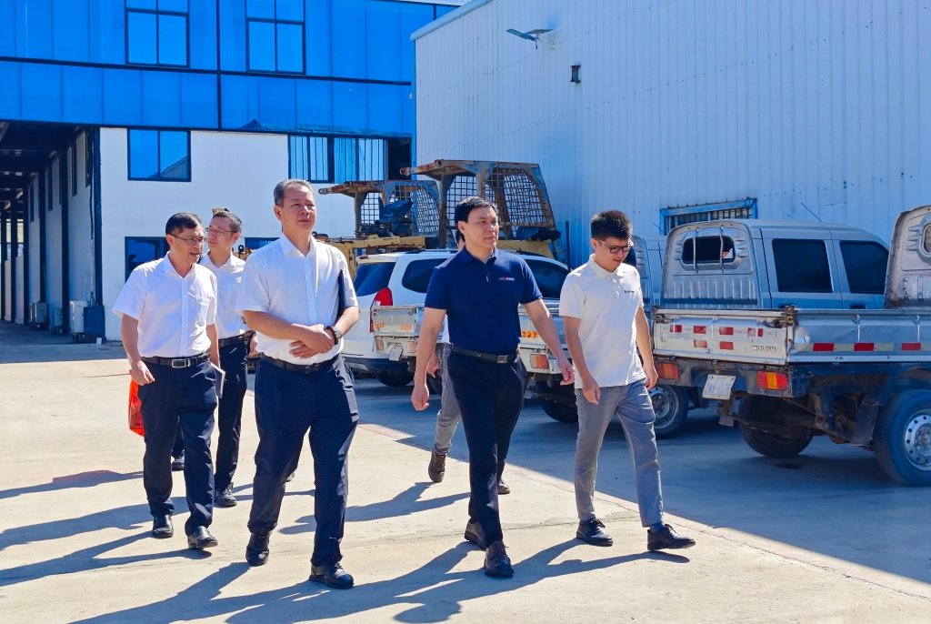 李汉阳率队走访柬埔寨市场